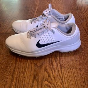 Men’s Nike golf shoes tiger woods size 9 in used condition as pictured